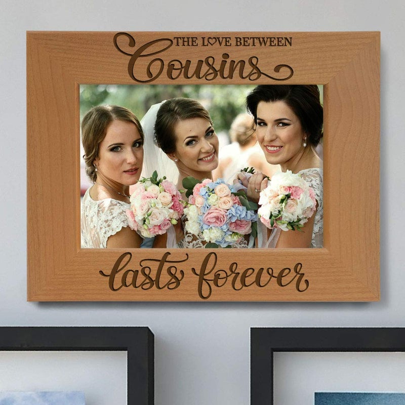 كيت بوش إطار صورة من الخشب الطبيعي منقوش عليه الحب بين أبناء العم يدوم إلى الأبد من KATE POSH. (5x7-أفقي) - Image 5